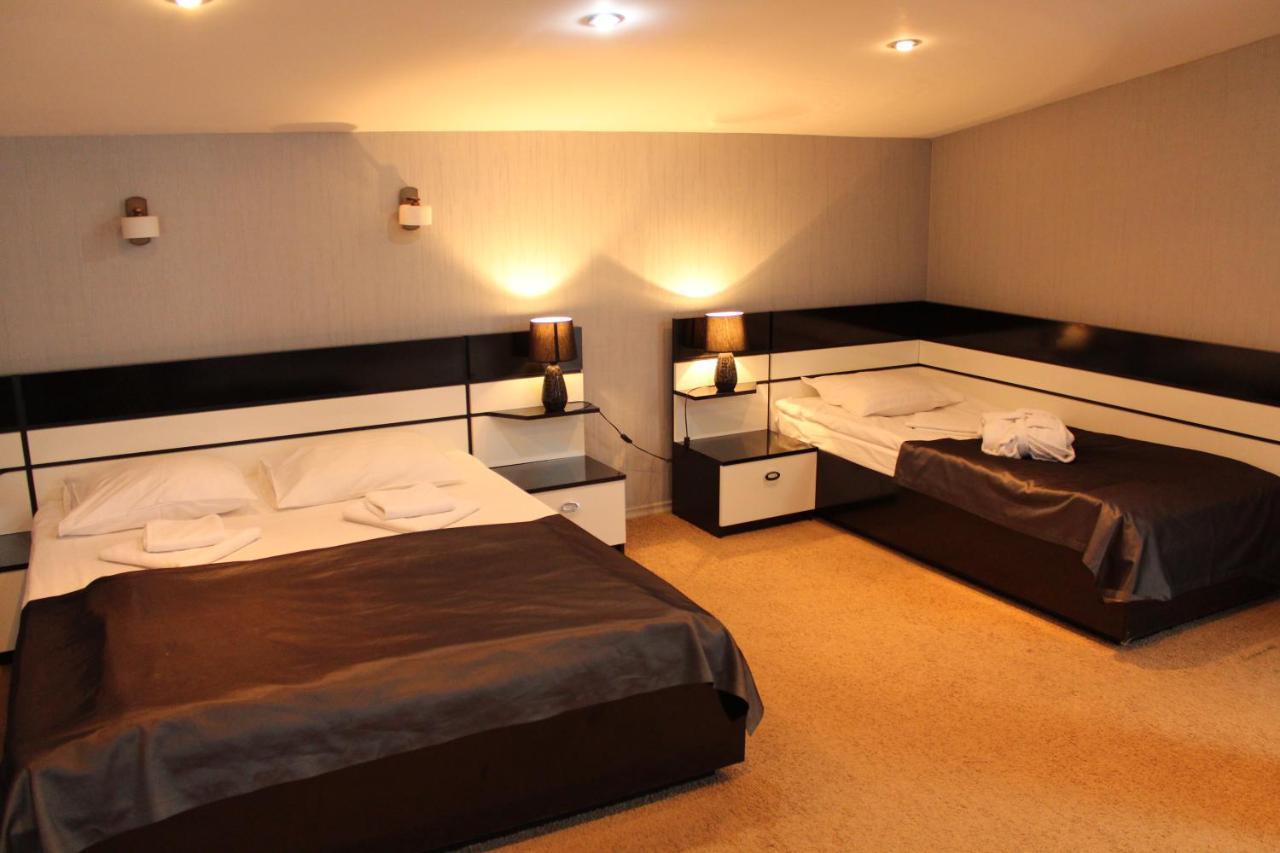 Nyvky Plaza Hotel 3*